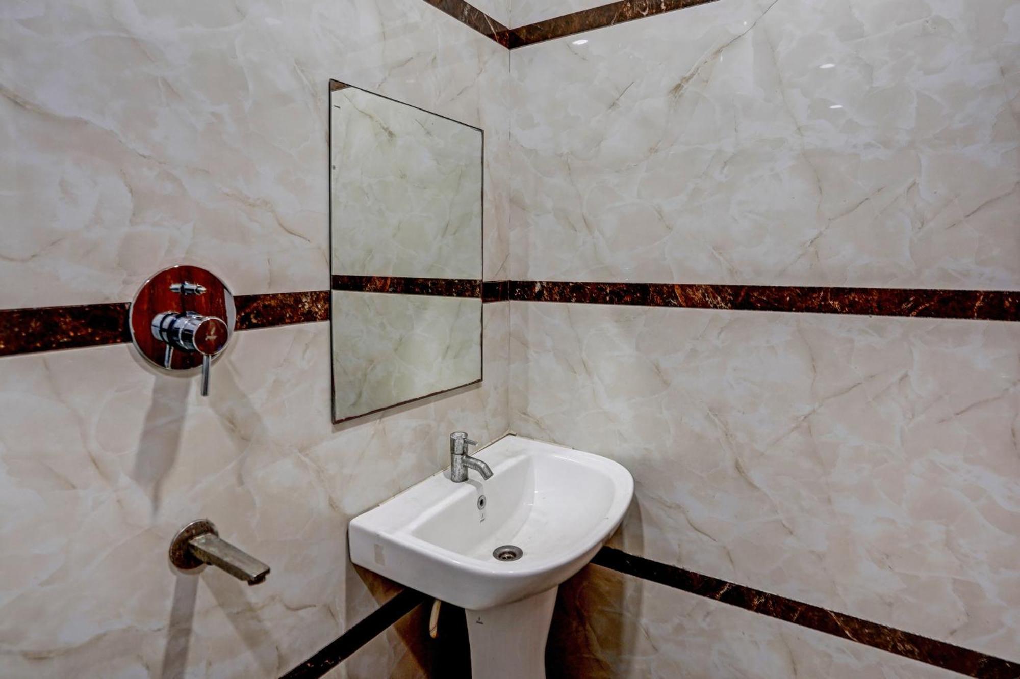 Hotel Hight Krone A Family Hotel Near Igi Airport Delhi New Delhi Eksteriør bilde