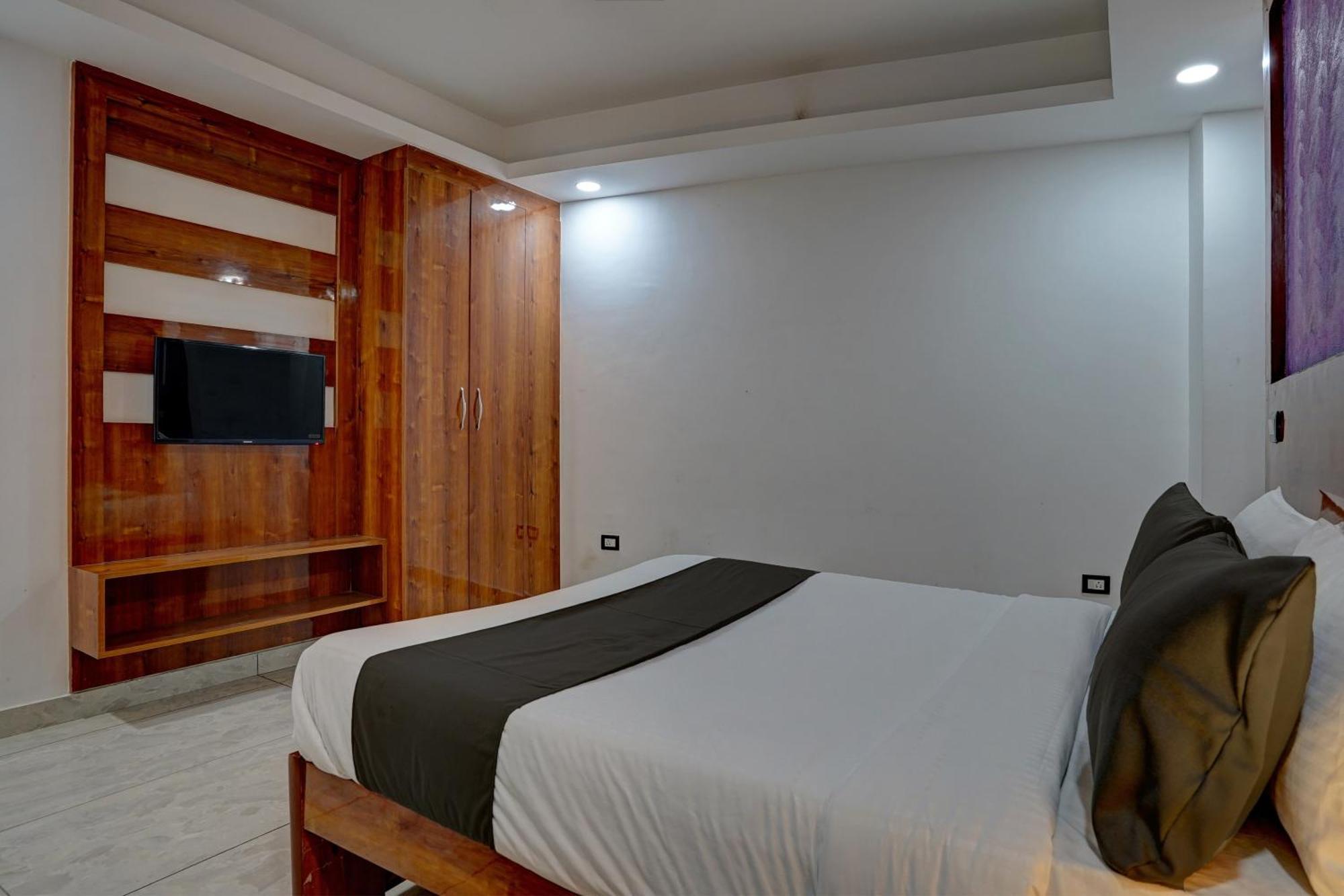 Hotel Hight Krone A Family Hotel Near Igi Airport Delhi New Delhi Eksteriør bilde