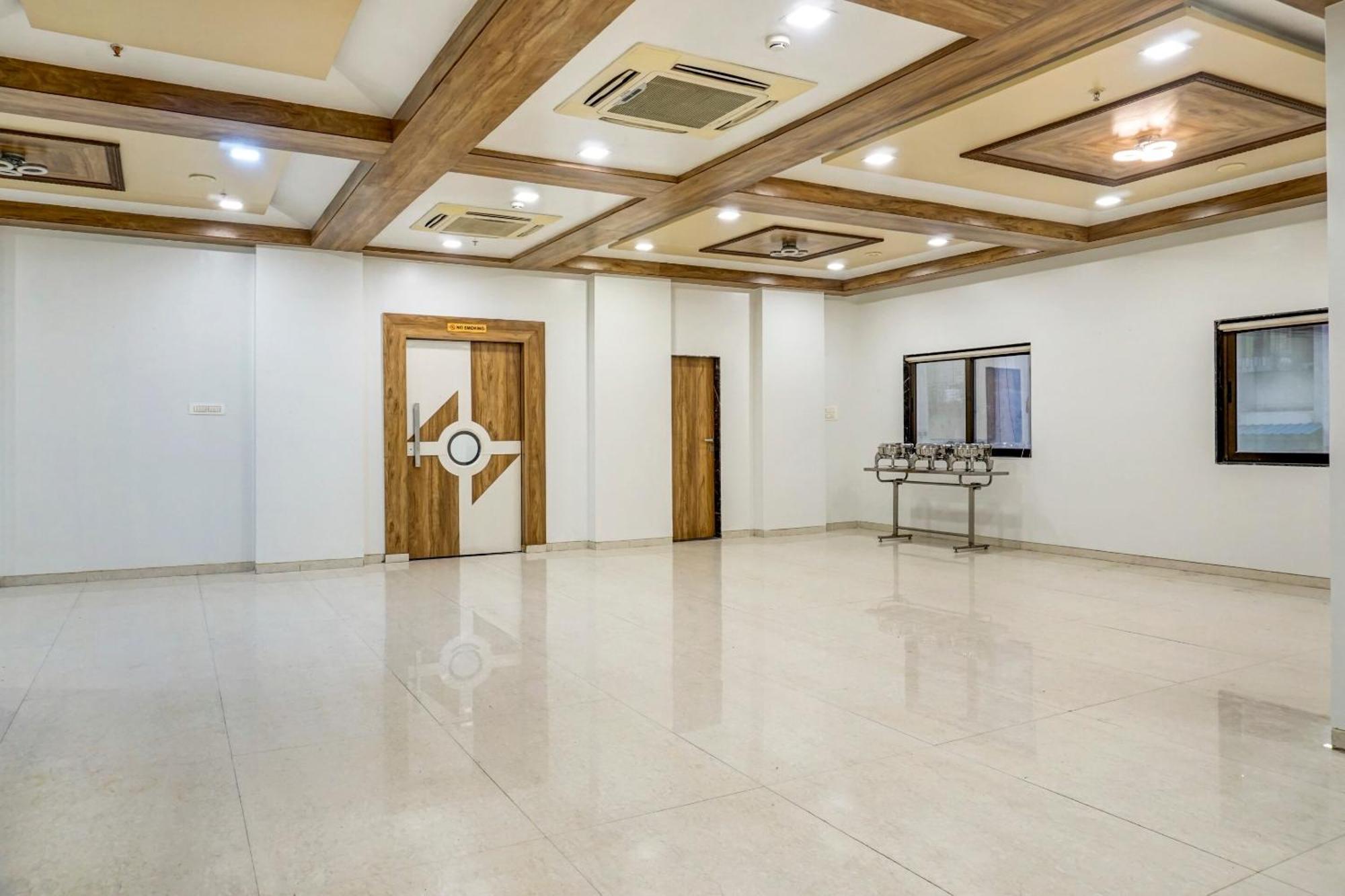 Hotel Hight Krone A Family Hotel Near Igi Airport Delhi New Delhi Eksteriør bilde